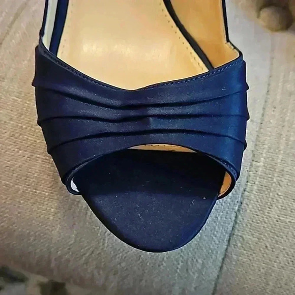 Nina New York Rhiyana Navy Peep Toe Satin pumps Size 10W. - Picture 2 of 7
